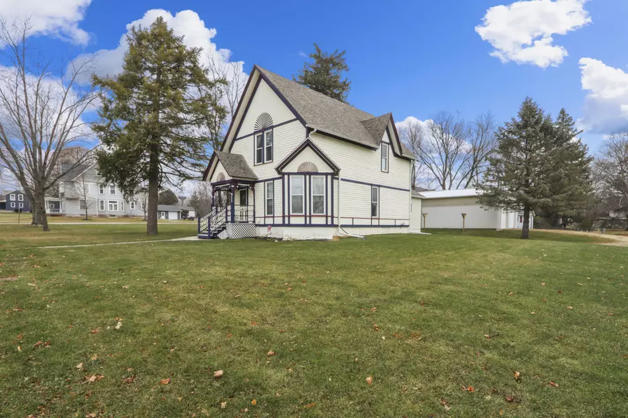 196 Martin St, Sharon, WI 53585