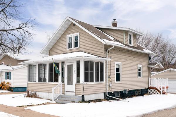 425 Garland St E, West Salem, WI 54669