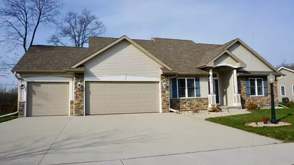 2073 Stonegate Rd, Burlington, WI 53105