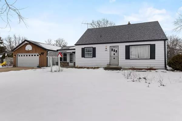 1551 S 164th St, New Berlin, WI 53151