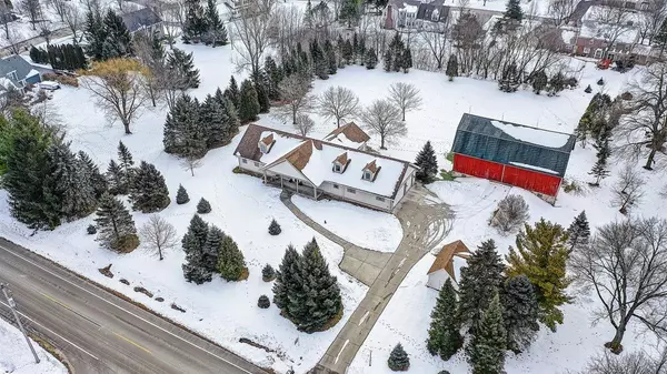 337 W Donges Bay Rd, Mequon, WI 53092