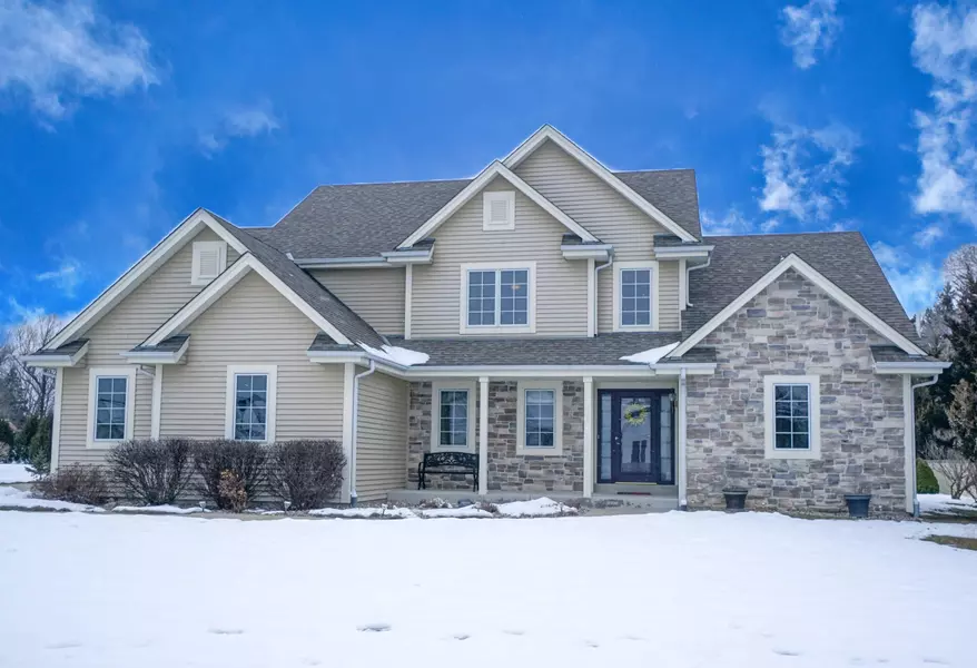 1406 Red Fox Run, Mukwonago, WI 53149