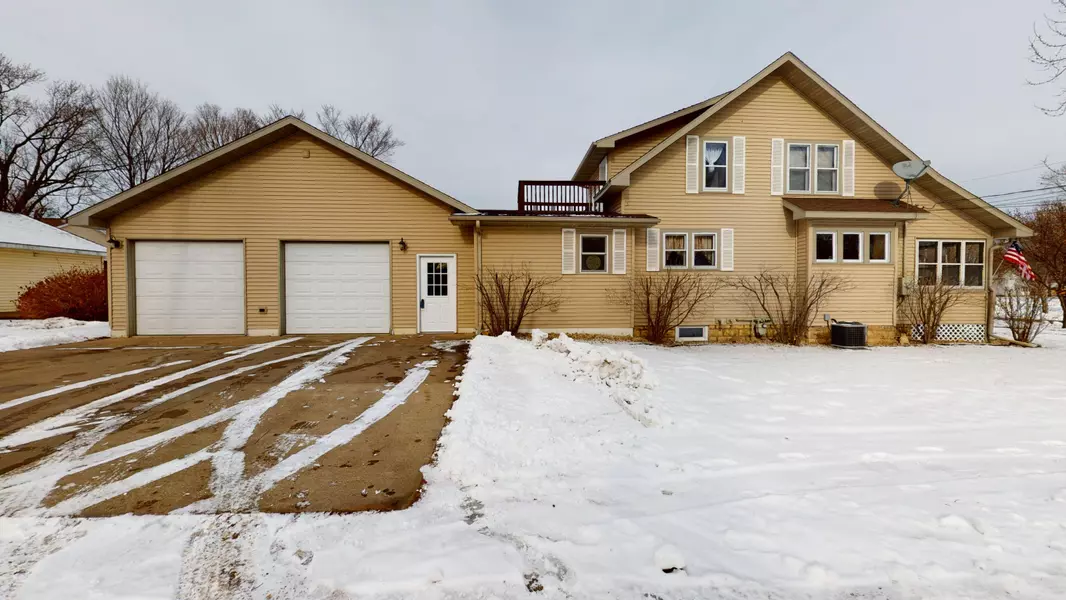 16895 S 9th St, Galesville, WI 54630