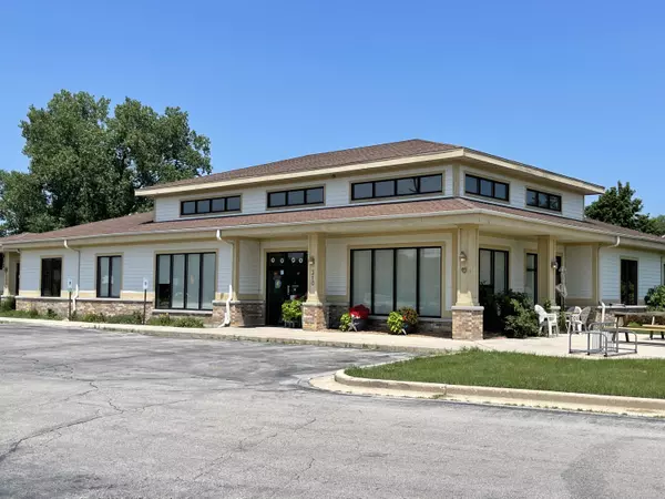 310 E Washington St, Slinger, WI 53086