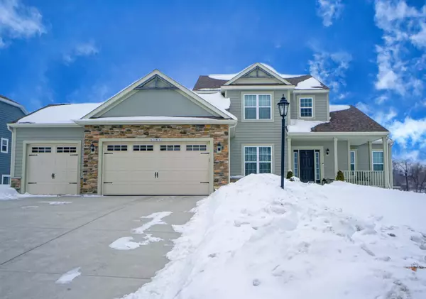 W276N587 Arrowhead Trl, Pewaukee, WI 53188