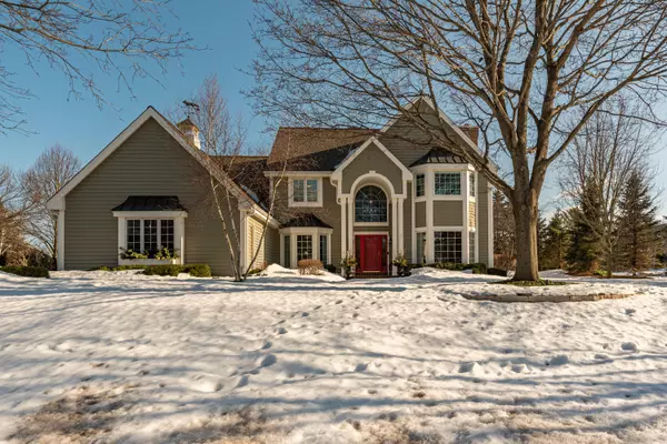 3725 W Grace Ave, Mequon, WI 53092