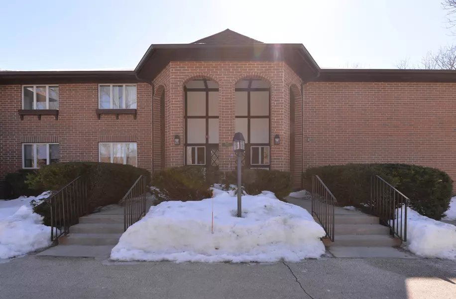 6575 N Green Bay Ave Unit 213, Glendale, WI 53209