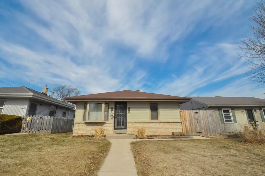 3430 E Norwich Ave, Saint Francis, WI 53235