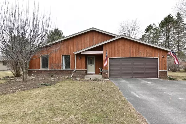 239 S Sunflower Ct, Summit, WI 53066