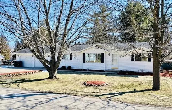 W3673 Park Dr, Geneva, WI 53147