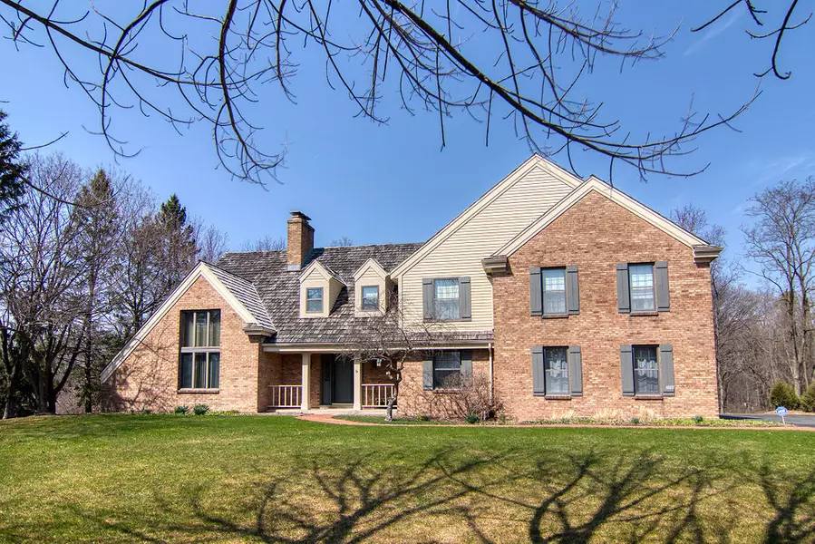 9939 N Valley Hill Dr, Mequon, WI 53092