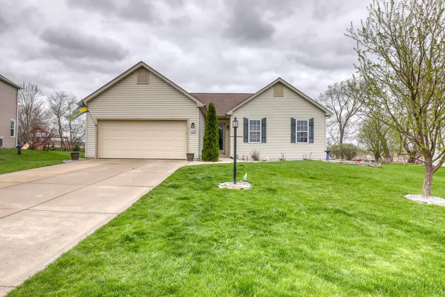 W1169 Deer Creek Cir, Ixonia, WI 53036