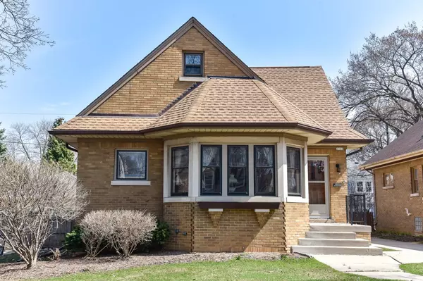 2340 Lefeber Ave,  Wauwatosa,  WI 53213