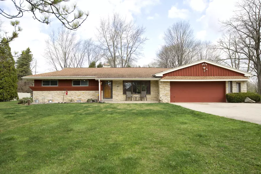 S68W13796 Bristlecone Ln, Muskego, WI 53150