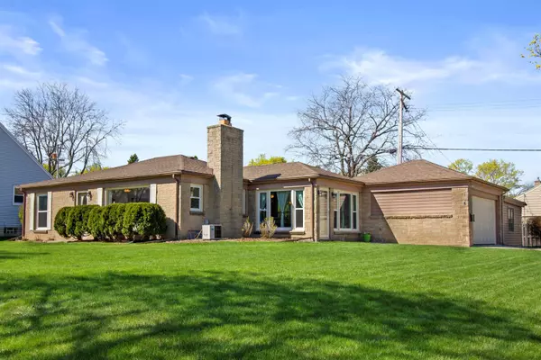 Wauwatosa, WI 53222,3633 N 100th St