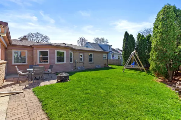 Wauwatosa, WI 53222,3633 N 100th St