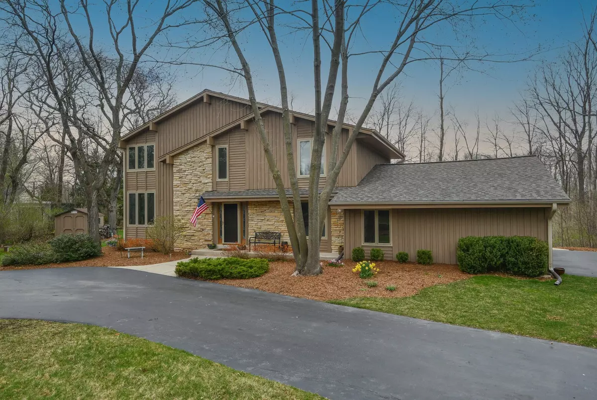 Mequon, WI 53092,2636 W Highland Rd