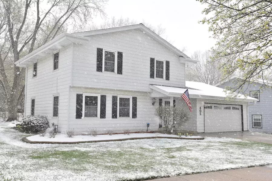 405 Cambridge Ave, Waukesha, WI 53188