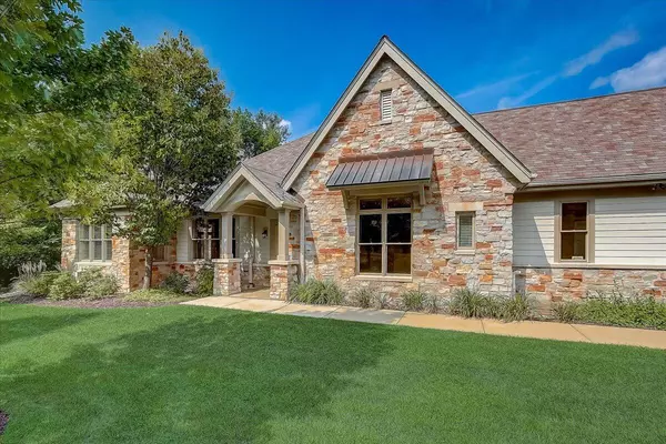 W137N7375 Claas Rd, Menomonee Falls, WI 53051