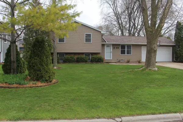 733 Greene Ave, Allouez, WI 54301