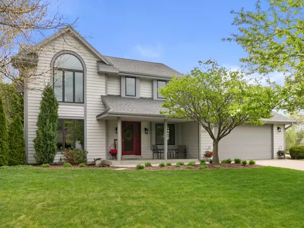 5255 Robinwood Ct, Hales Corners, WI 53130