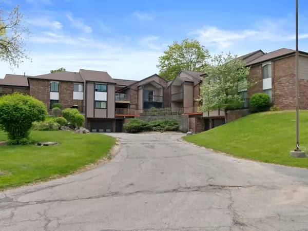 8643 N Servite Dr Unit 219, Milwaukee, WI 53223