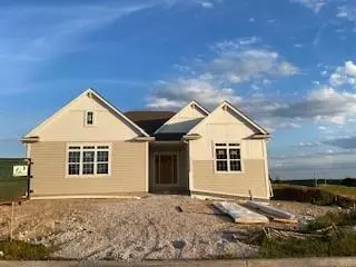 1325 Bella Vista Ct, Hartland, WI 53029