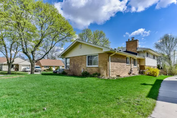 Wauwatosa, WI 53222,3633 N 101st St