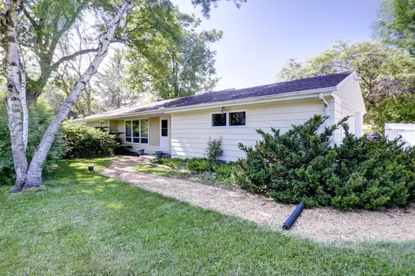 5200 W Sunnyside Dr, Mequon, WI 53092