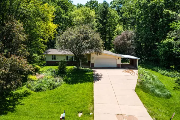 W6620 Hidden Valley Rd, Onalaska, WI 54636