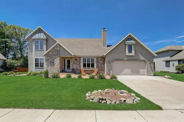 W211N16491 Woodshire Ct, Jackson, WI 53037