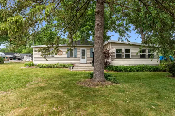 N1228 Sandalwood Dr, Bloomfield, WI 53128