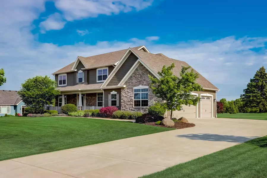 6524 Blue River Way, Caledonia, WI 53402