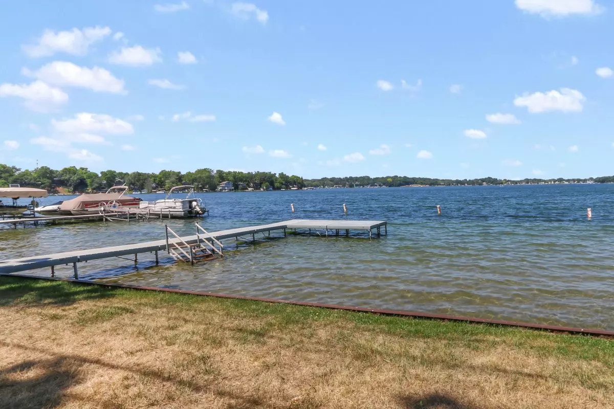 Twin Lakes, WI 53181,141 W Park Dr