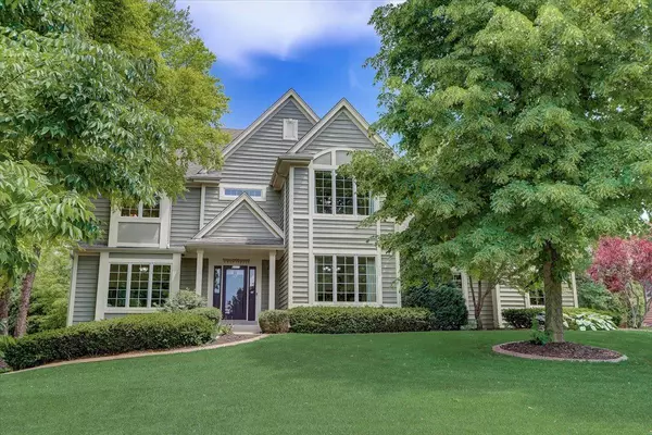 2117 Tallgrass Cir, Waukesha, WI 53188