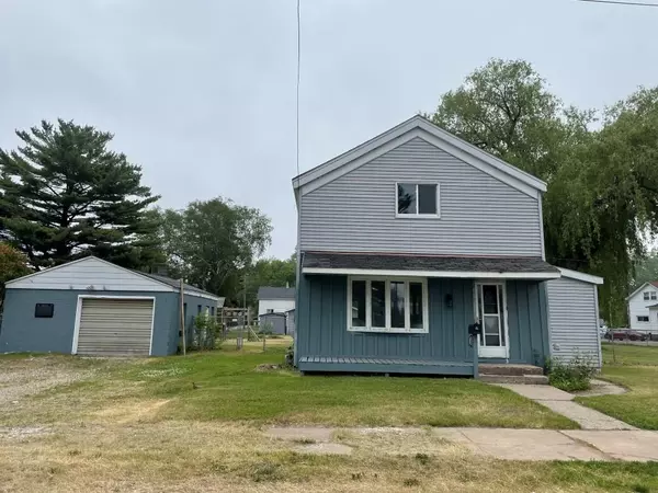 323 Cushman St, Marinette, WI 54143