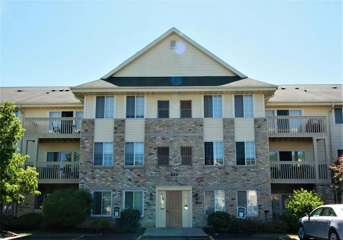 Hartland, WI 53029,530 Windstone Dr Unit 203