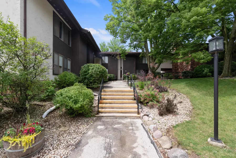 2430 W Good Hope Rd Unit 43, Glendale, WI 53209