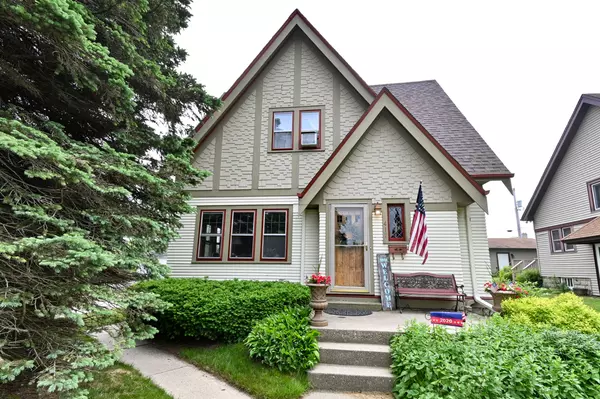 417 W Michigan St,  Port Washington,  WI 53074