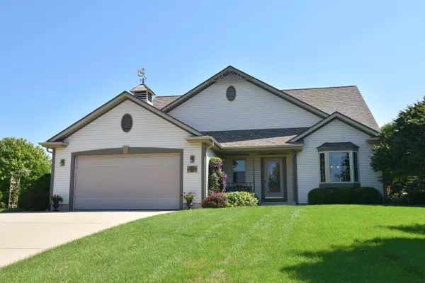 N798 Oak Ridge Dr, Ashippun, WI 53066