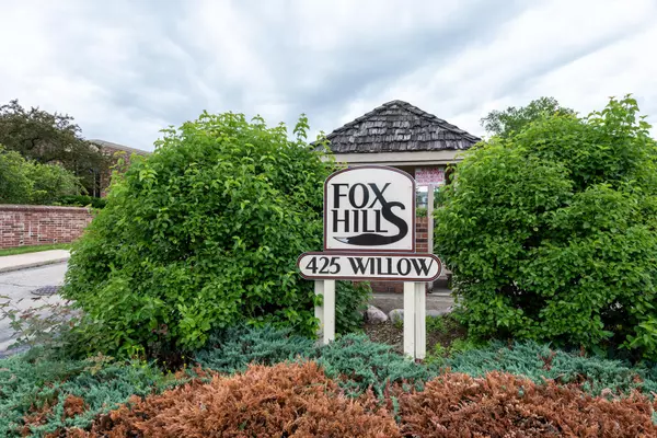 Fox Point, WI 53217,425 W Willow Ct Unit 203