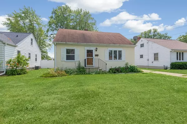 1342 Garland St, Allouez, WI 54301