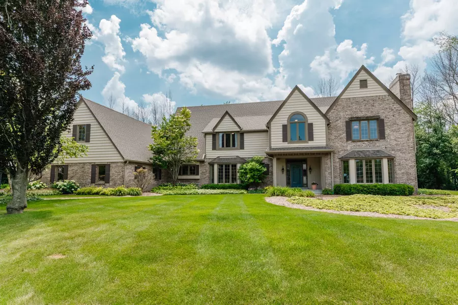 115 E Trillium Ct, Mequon, WI 53092