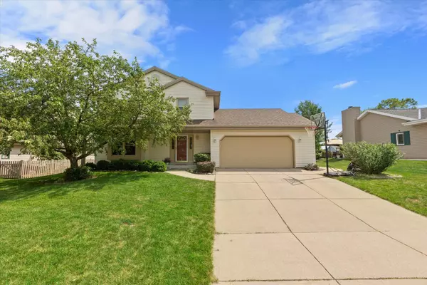 2735 E Emily Ave, Oak Creek, WI 53154