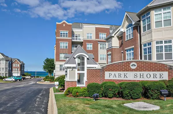 Saint Francis, WI 53235,3862 S Lake Dr Unit 302