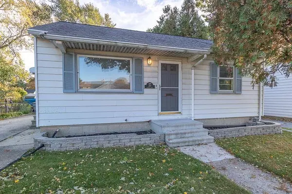 319 W Martin Ln, Milwaukee, WI 53207