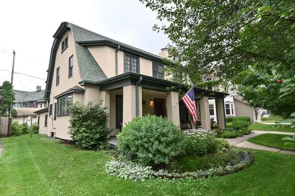 4718 W Bluemound Rd, Milwaukee, WI 53208