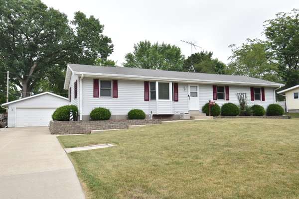 414 Henry St, Mukwonago, WI 53149