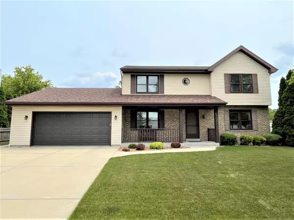 8200 S Alisa Ln, Oak Creek, WI 53154