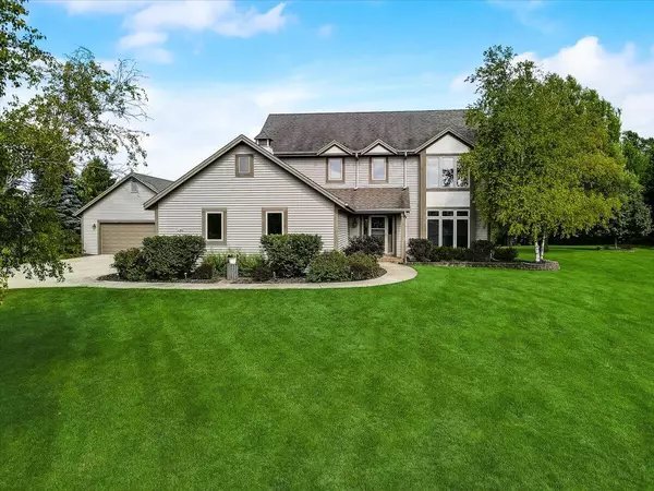 2160 Scenic Hill Trl, Richfield, WI 53076